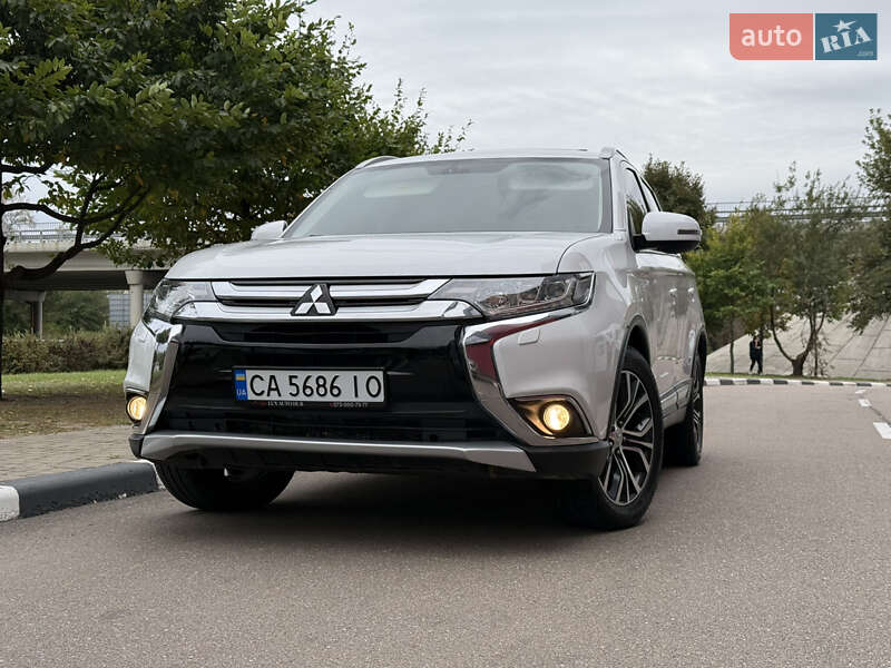 Внедорожник / Кроссовер Mitsubishi Outlander 2015 в Киеве