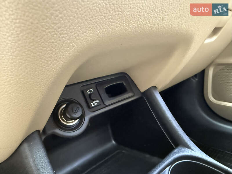 Внедорожник / Кроссовер Mitsubishi Outlander 2015 в Киеве