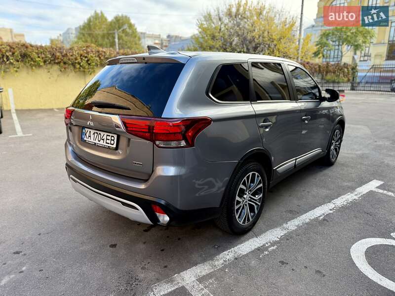 Внедорожник / Кроссовер Mitsubishi Outlander 2020 в Киеве