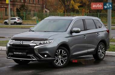 Внедорожник / Кроссовер Mitsubishi Outlander 2017 в Харькове