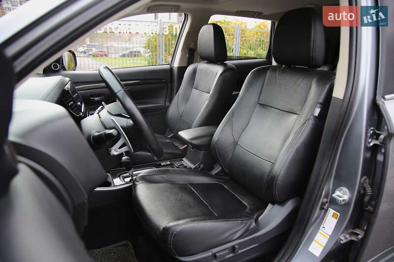 Позашляховик / Кросовер Mitsubishi Outlander 2017 в Харкові