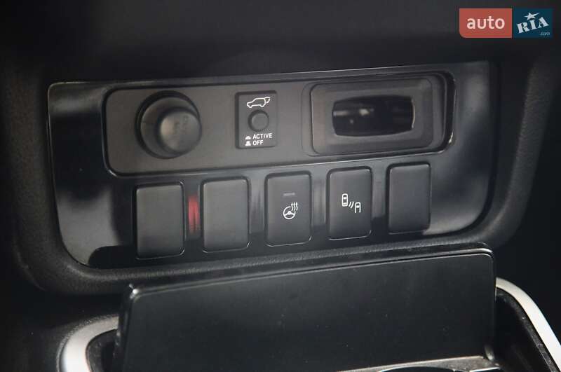 Позашляховик / Кросовер Mitsubishi Outlander 2017 в Харкові