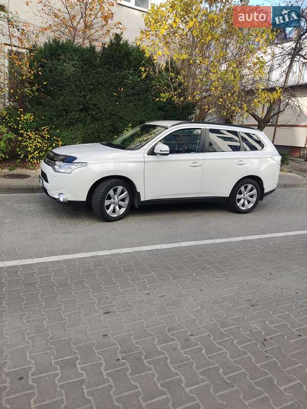 Внедорожник / Кроссовер Mitsubishi Outlander 2013 в Трускавце