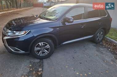 Позашляховик / Кросовер Mitsubishi Outlander 2017 в Харкові
