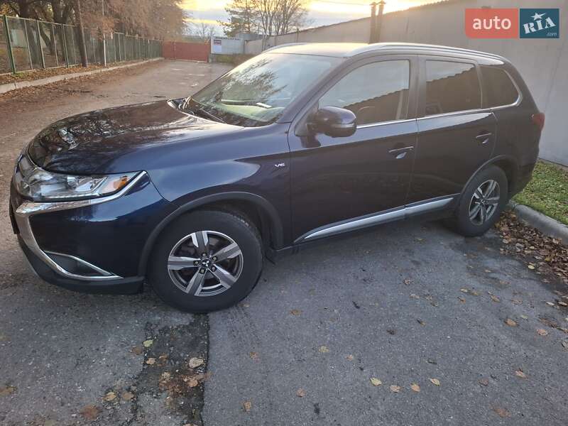 Внедорожник / Кроссовер Mitsubishi Outlander 2017 в Харькове