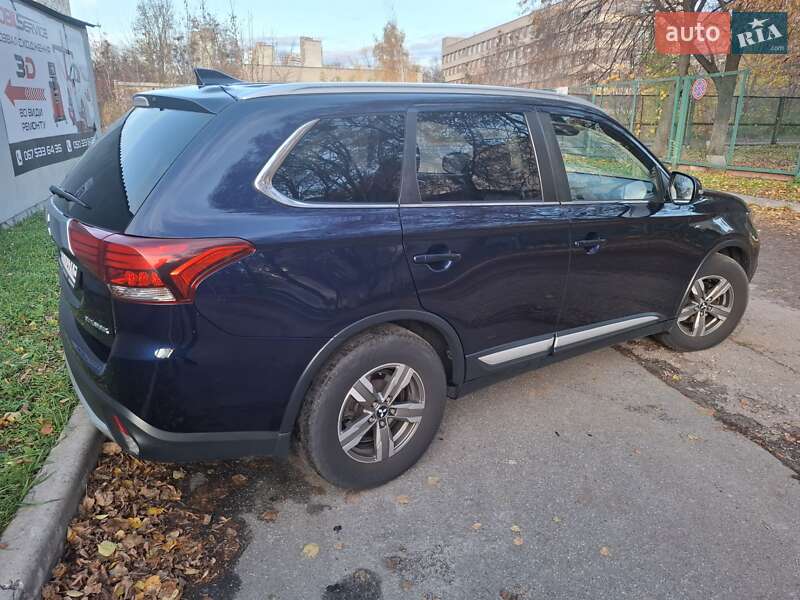 Внедорожник / Кроссовер Mitsubishi Outlander 2017 в Харькове