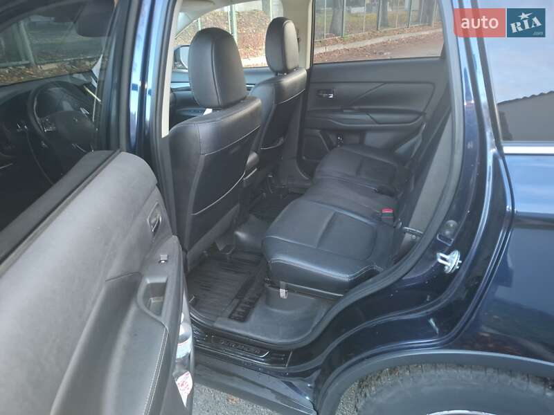 Внедорожник / Кроссовер Mitsubishi Outlander 2017 в Харькове