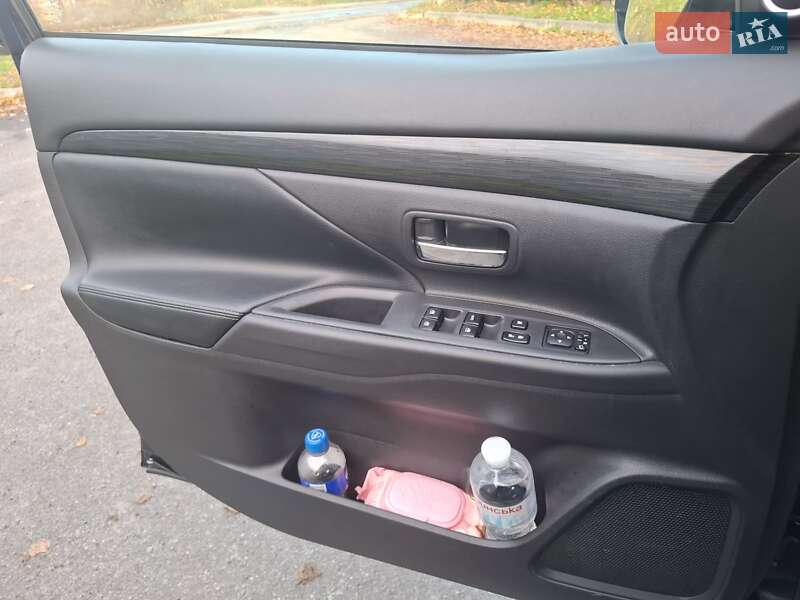 Внедорожник / Кроссовер Mitsubishi Outlander 2017 в Харькове