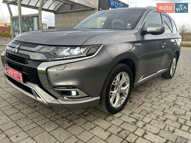 Внедорожник / Кроссовер Mitsubishi Outlander 2020 в Буске