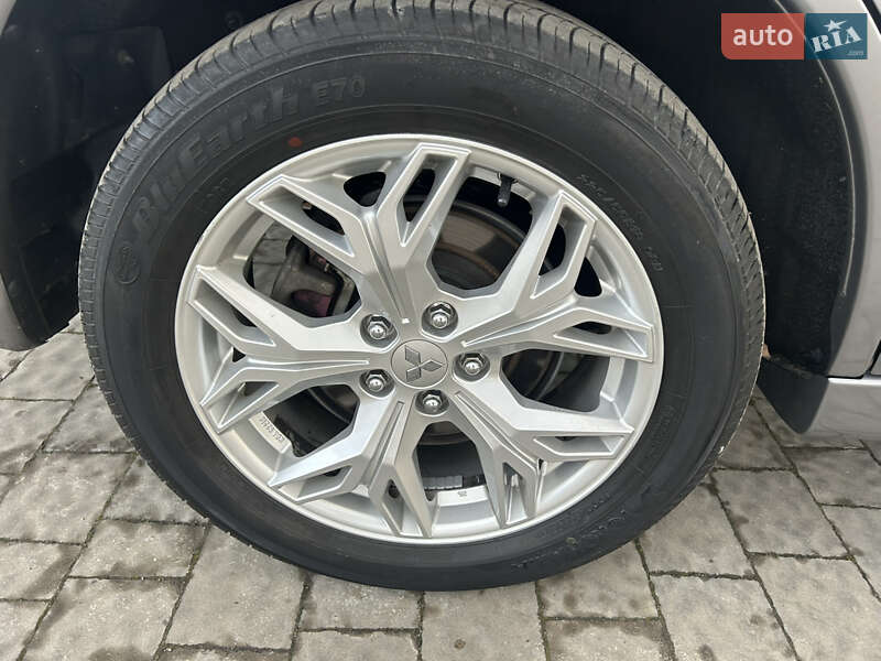 Внедорожник / Кроссовер Mitsubishi Outlander 2020 в Буске