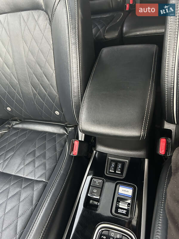 Внедорожник / Кроссовер Mitsubishi Outlander 2020 в Буске