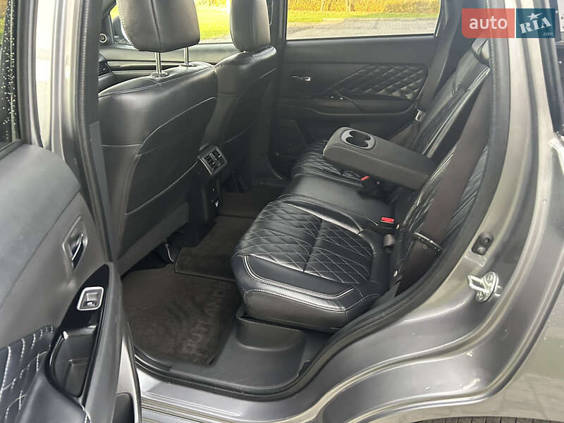 Внедорожник / Кроссовер Mitsubishi Outlander 2020 в Буске