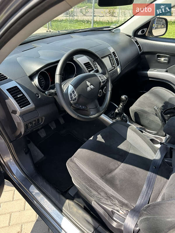 Внедорожник / Кроссовер Mitsubishi Outlander 2008 в Кременце