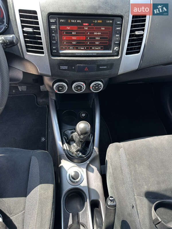 Внедорожник / Кроссовер Mitsubishi Outlander 2008 в Кременце