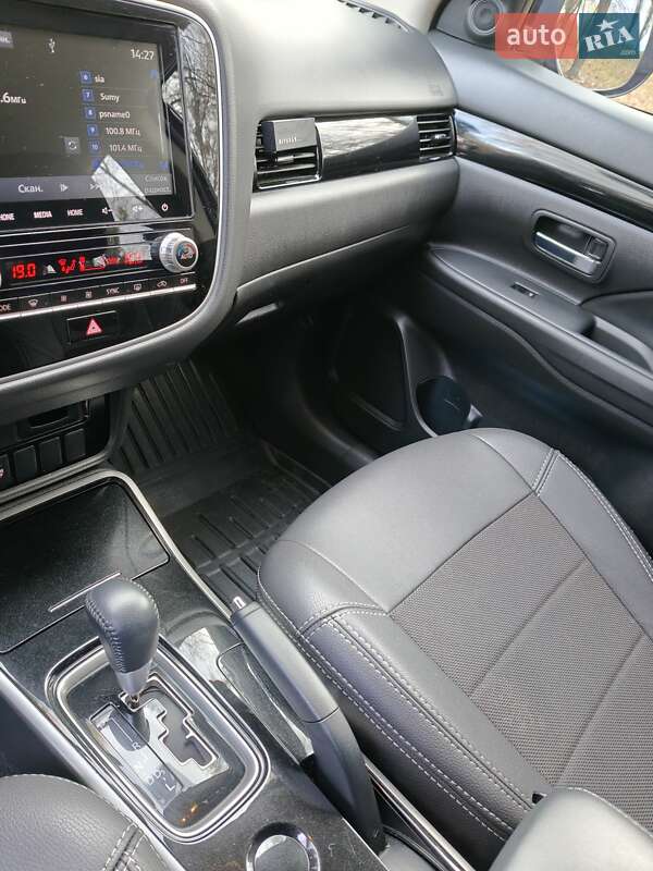 Позашляховик / Кросовер Mitsubishi Outlander 2021 в Сумах