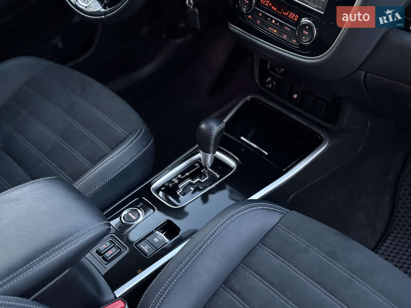 Внедорожник / Кроссовер Mitsubishi Outlander 2018 в Ковеле