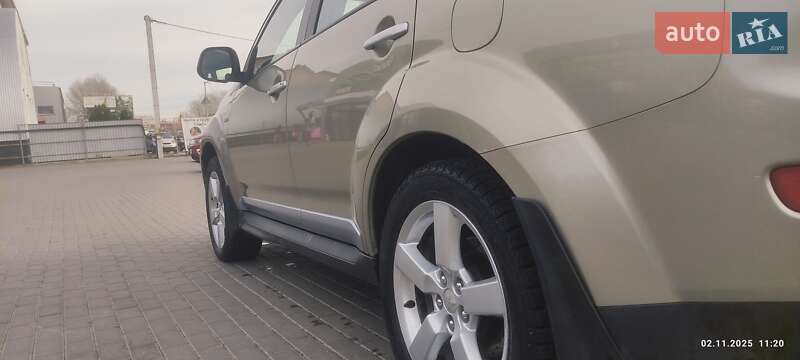 Внедорожник / Кроссовер Mitsubishi Outlander 2009 в Киеве