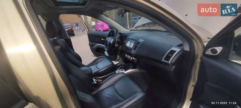 Внедорожник / Кроссовер Mitsubishi Outlander 2009 в Киеве