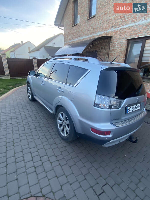 Внедорожник / Кроссовер Mitsubishi Outlander 2010 в Мостиске