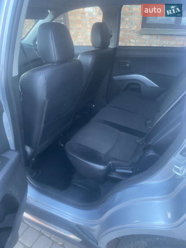 Внедорожник / Кроссовер Mitsubishi Outlander 2010 в Мостиске