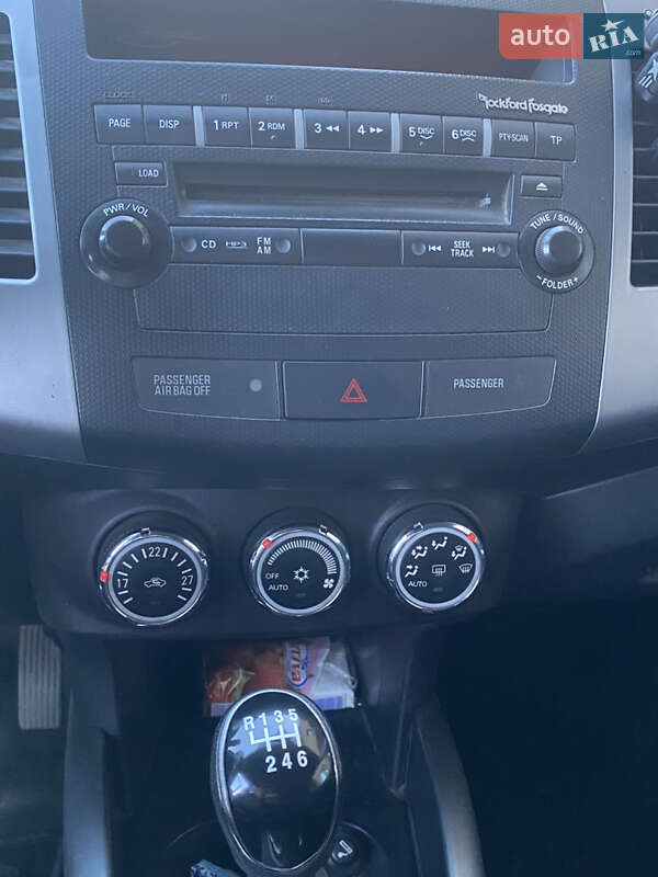 Внедорожник / Кроссовер Mitsubishi Outlander 2010 в Мостиске