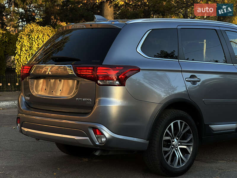 Внедорожник / Кроссовер Mitsubishi Outlander 2017 в Николаеве