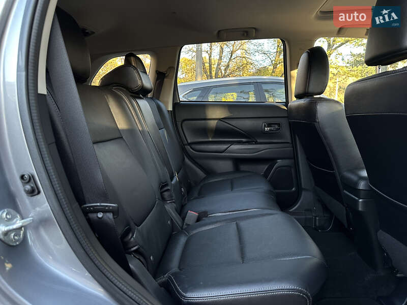 Внедорожник / Кроссовер Mitsubishi Outlander 2017 в Николаеве