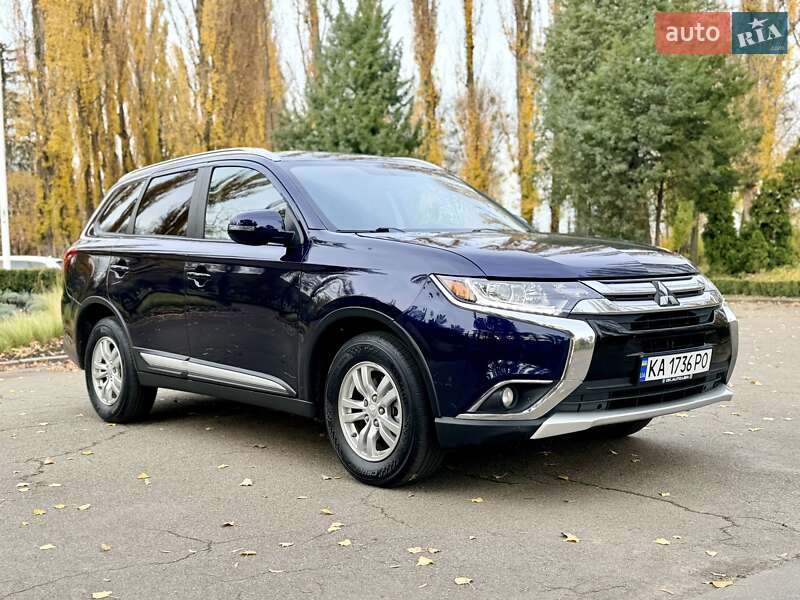 Внедорожник / Кроссовер Mitsubishi Outlander 2016 в Киеве