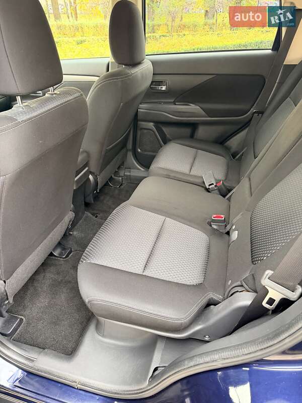 Внедорожник / Кроссовер Mitsubishi Outlander 2016 в Киеве