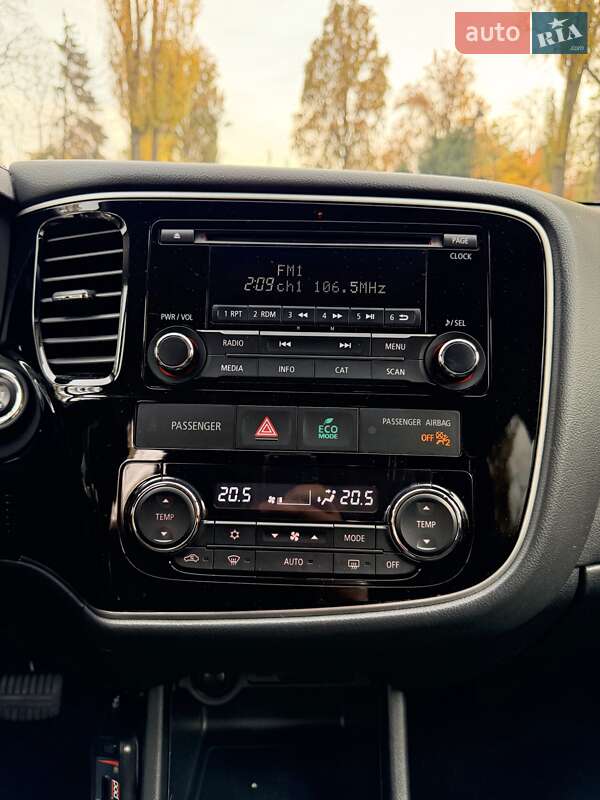 Внедорожник / Кроссовер Mitsubishi Outlander 2016 в Киеве