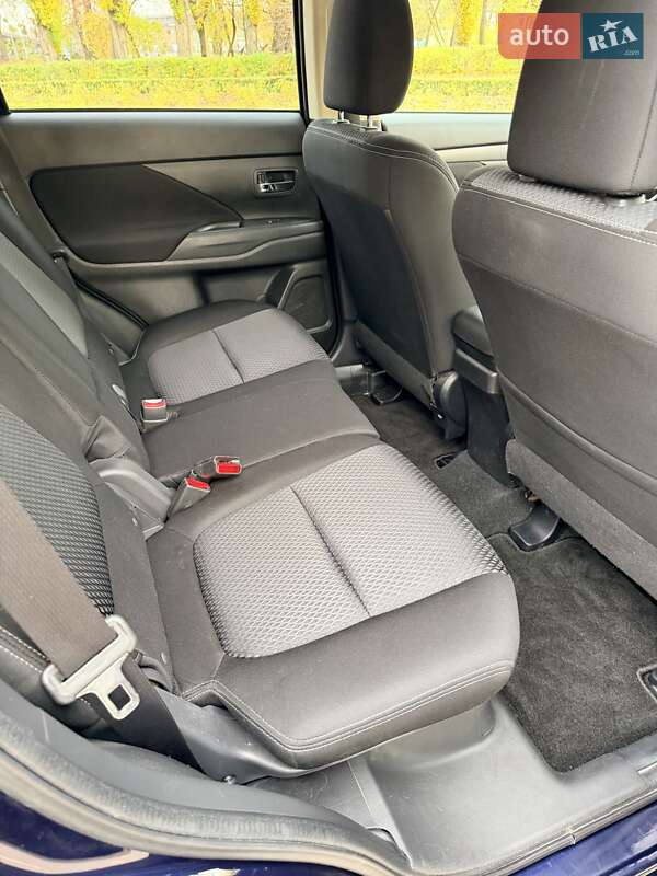 Внедорожник / Кроссовер Mitsubishi Outlander 2016 в Киеве