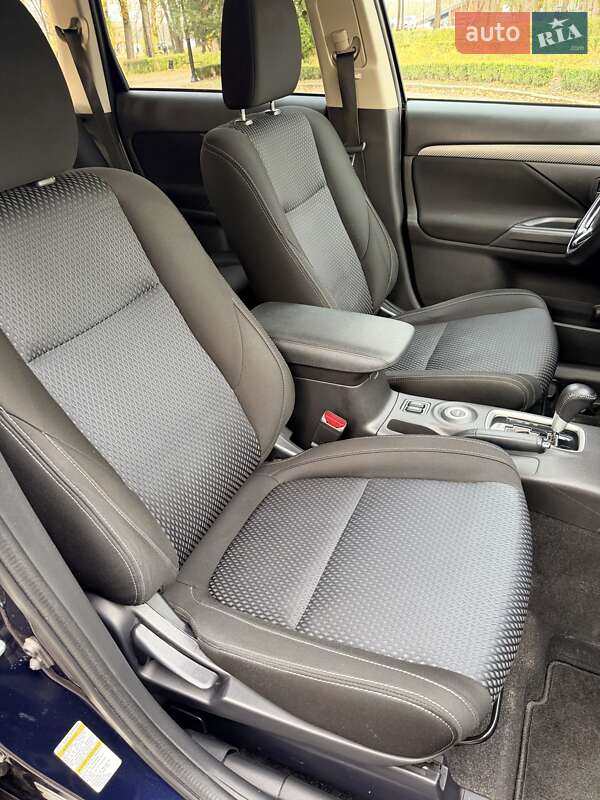 Внедорожник / Кроссовер Mitsubishi Outlander 2016 в Киеве