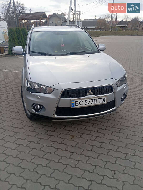Позашляховик / Кросовер Mitsubishi Outlander 2011 в Мостиській