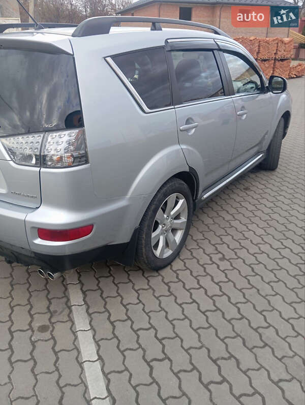 Позашляховик / Кросовер Mitsubishi Outlander 2011 в Мостиській