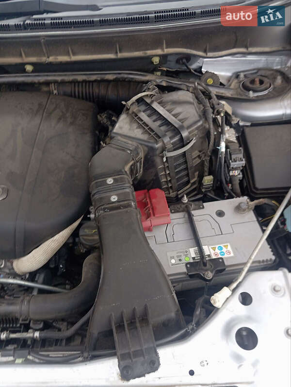 Позашляховик / Кросовер Mitsubishi Outlander 2011 в Мостиській