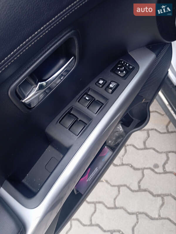 Позашляховик / Кросовер Mitsubishi Outlander 2011 в Мостиській