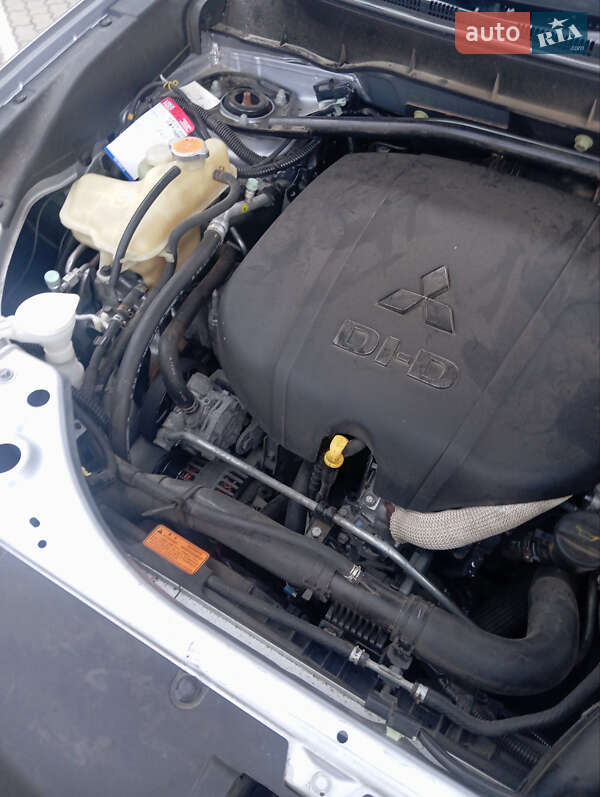 Позашляховик / Кросовер Mitsubishi Outlander 2011 в Мостиській