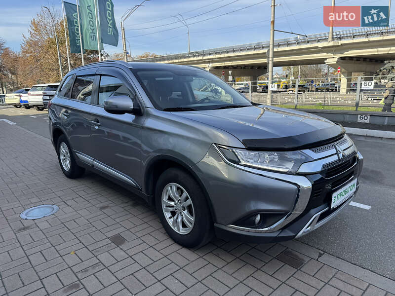 Внедорожник / Кроссовер Mitsubishi Outlander 2018 в Киеве