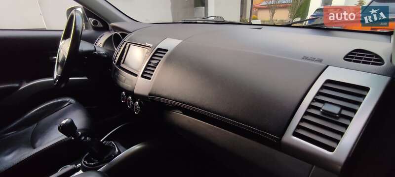 Внедорожник / Кроссовер Mitsubishi Outlander 2010 в Луцке