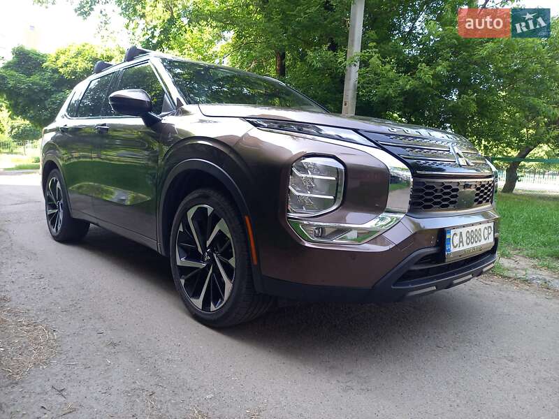 Внедорожник / Кроссовер Mitsubishi Outlander 2022 в Черкассах