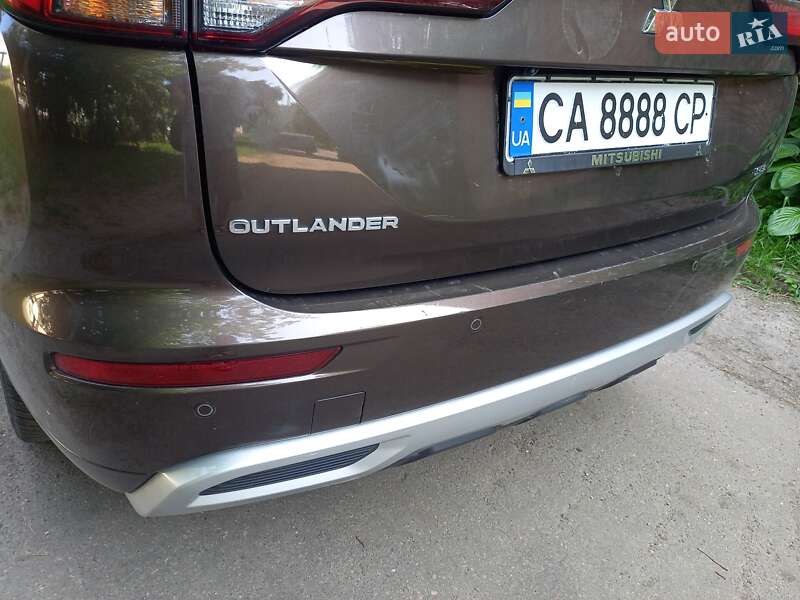 Внедорожник / Кроссовер Mitsubishi Outlander 2022 в Черкассах