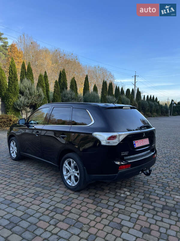Внедорожник / Кроссовер Mitsubishi Outlander 2013 в Ровно