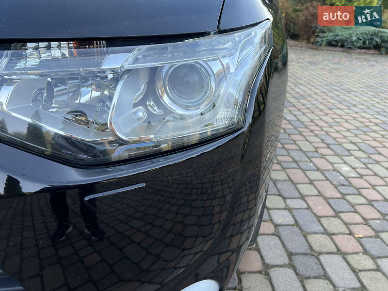 Внедорожник / Кроссовер Mitsubishi Outlander 2013 в Ровно