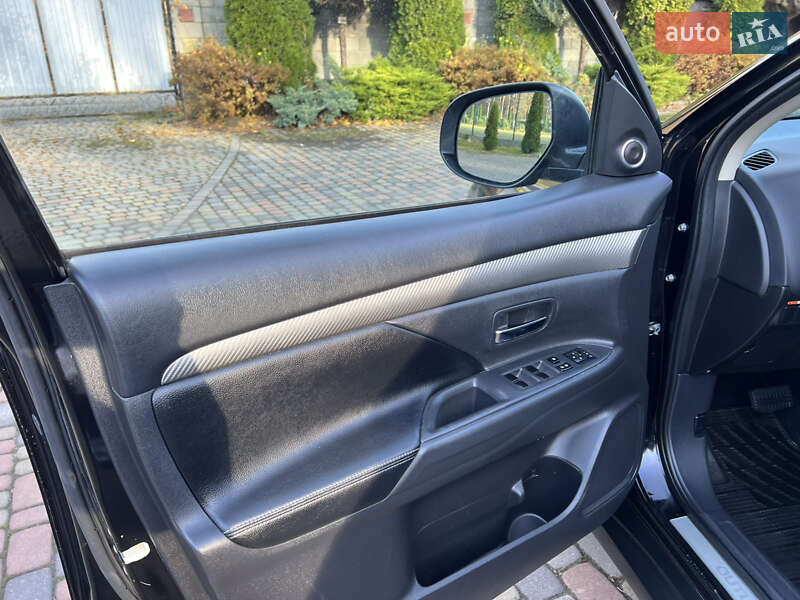 Внедорожник / Кроссовер Mitsubishi Outlander 2013 в Ровно