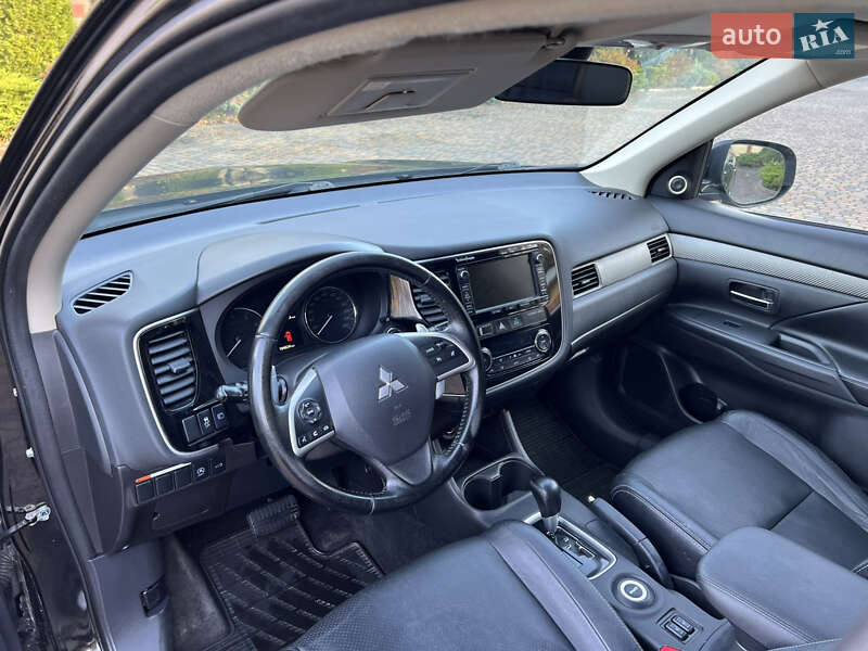 Внедорожник / Кроссовер Mitsubishi Outlander 2013 в Ровно