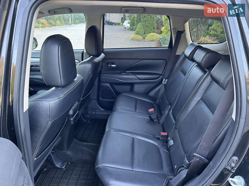 Внедорожник / Кроссовер Mitsubishi Outlander 2013 в Ровно