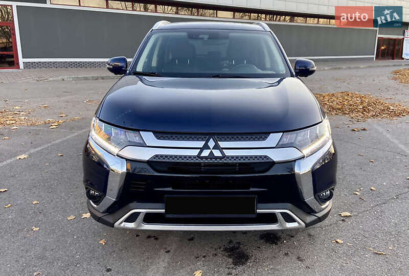 Внедорожник / Кроссовер Mitsubishi Outlander 2018 в Киеве