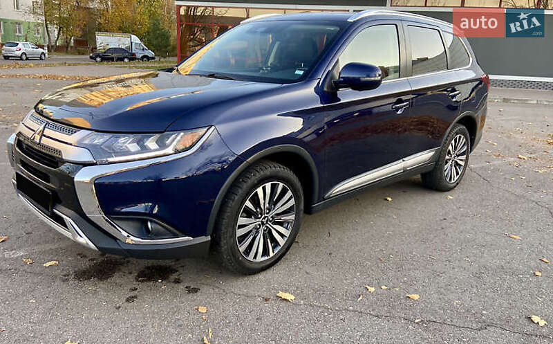 Внедорожник / Кроссовер Mitsubishi Outlander 2018 в Киеве