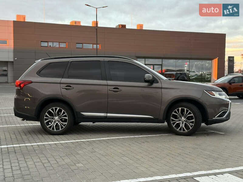 Внедорожник / Кроссовер Mitsubishi Outlander 2016 в Львове фото 5 Внедорожник / Кроссовер Mitsubishi Outlander 2016 в Львове