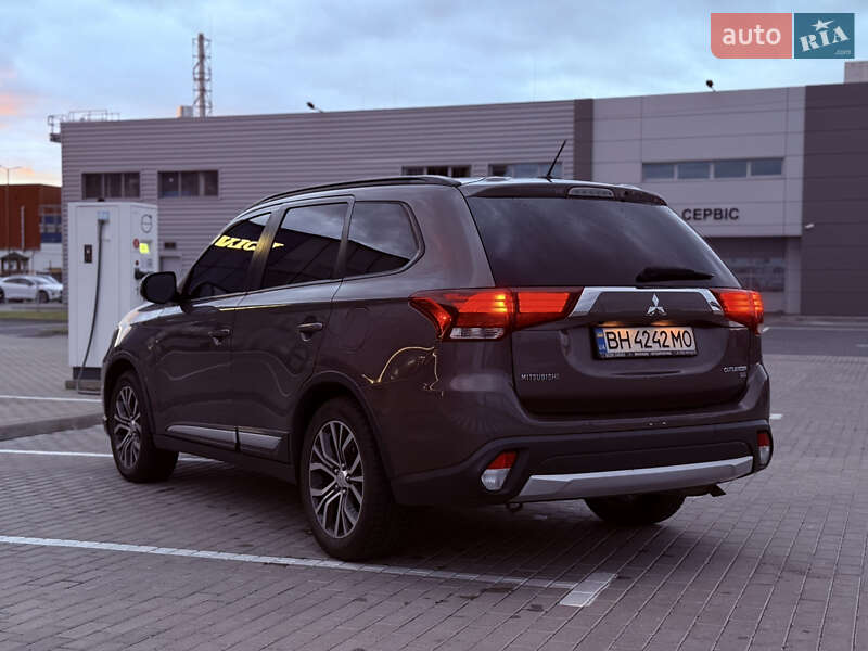 Внедорожник / Кроссовер Mitsubishi Outlander 2016 в Львове фото 8 Внедорожник / Кроссовер Mitsubishi Outlander 2016 в Львове